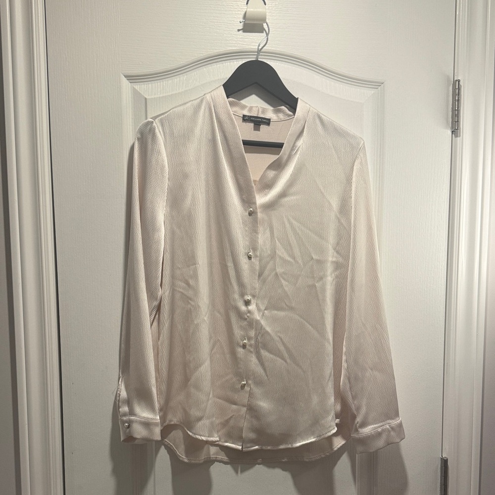 217 Adrianna Papell cream coloured Vince band-collar blouse